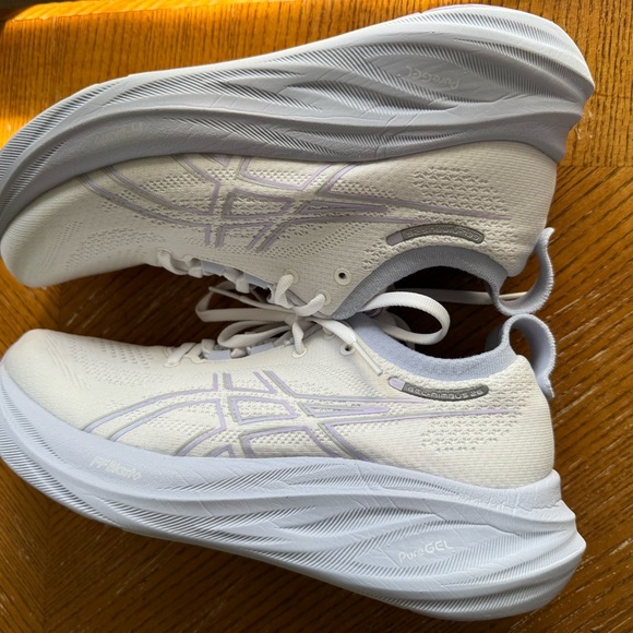 ASICS Gel-Nimbus 26 Lilac/White Athletic Shoes, women-8, good condition! - Picture 3 of 6